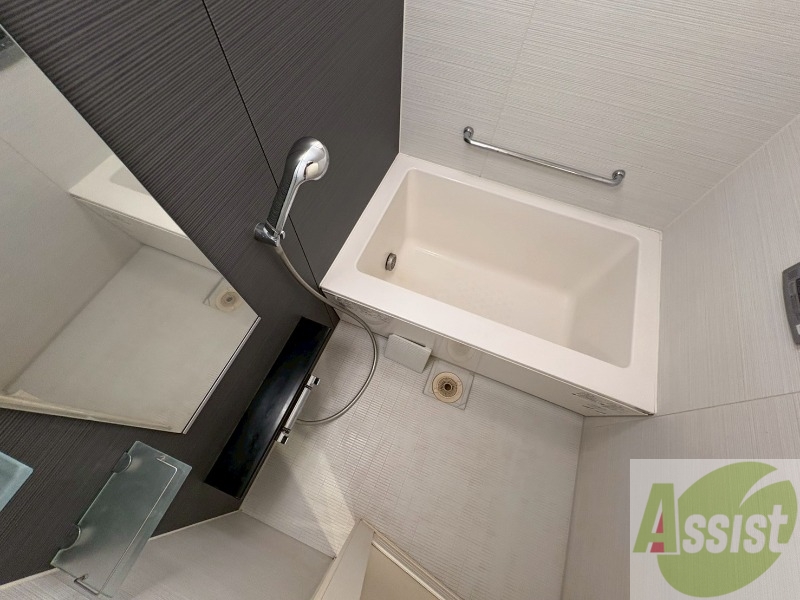 バス・シャワールーム　お風呂になります。一日の疲れはこちらで癒してくださいね。