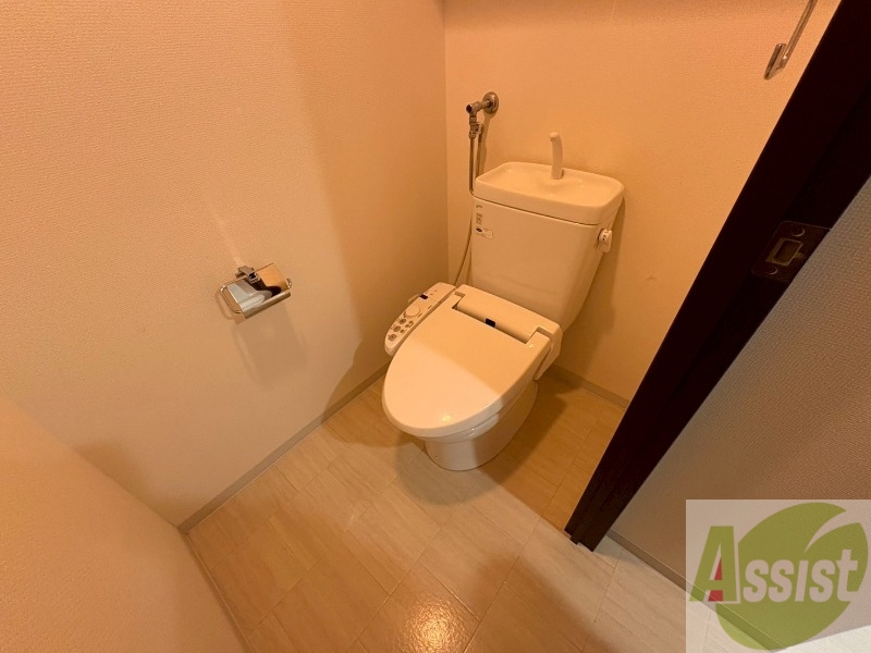 トイレ　こちらはトイレです。清潔感があり、安心して使用できます。