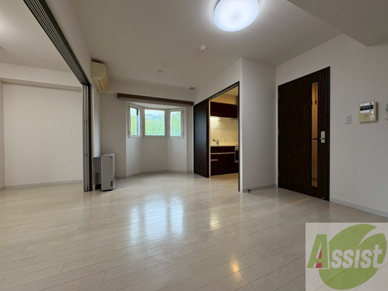 居室・リビング　広くてキレイなお部屋が広がっていて、充実した生活が送れそう。