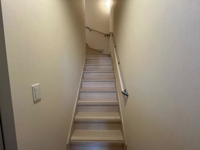 玄関　階段(イメージ)