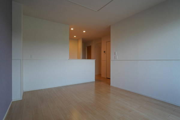 居室・リビング　同じ建物の別なお部屋