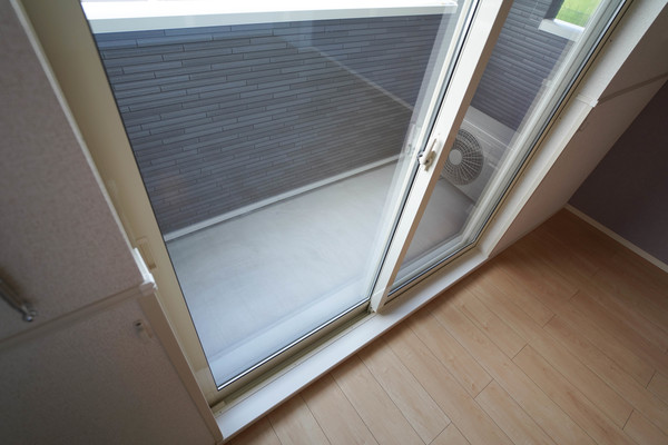 バルコニー　同じ建物の別なお部屋