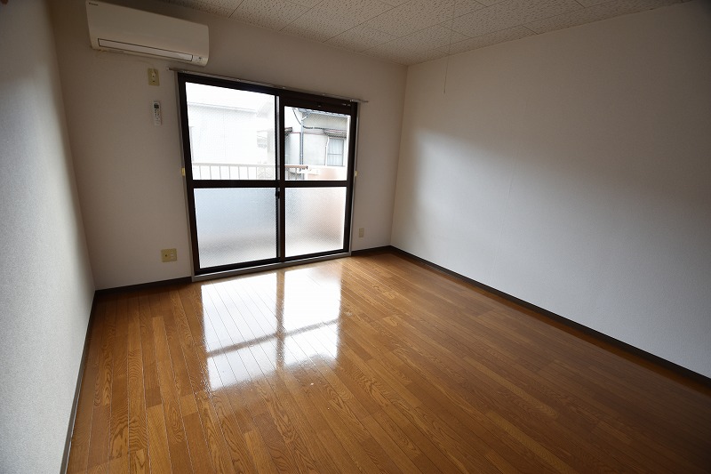 居室・リビング　ロイヤルヴィラ下伊福