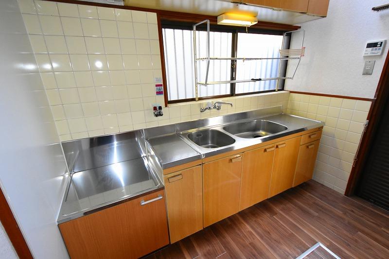 キッチン　窓付きのキッチンです♪