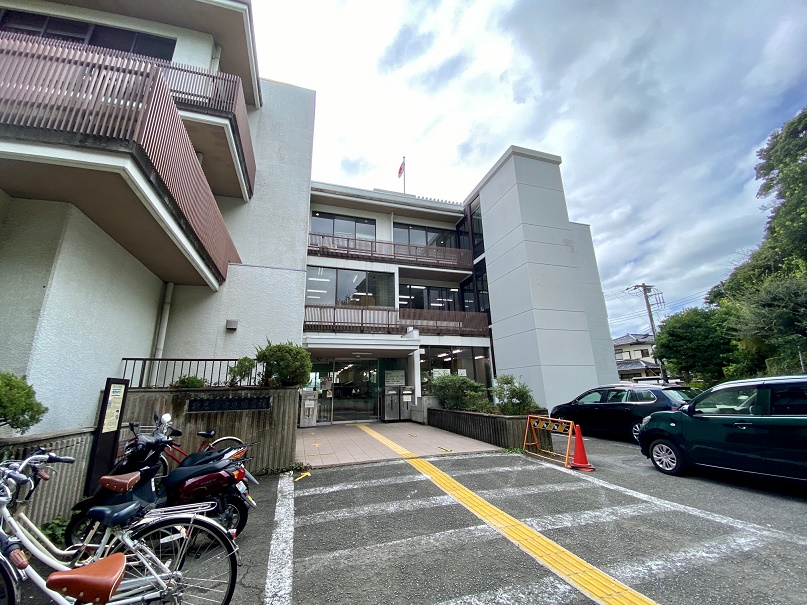 図書館　鎌倉市中央図書館（図書館）まで638m