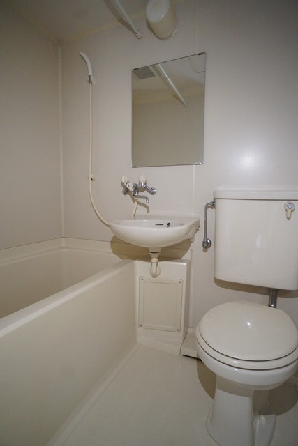 バス・シャワールーム　お掃除しやすい☆洗面台付き３点ユニットです☆