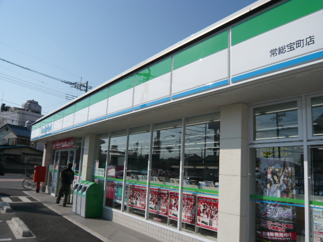 コンビニ　ファミリーマート水海道宝町店（コンビニ）まで376m
