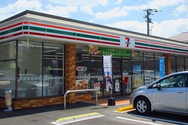 コンビニ　セブンイレブン（コンビニ）まで1100m