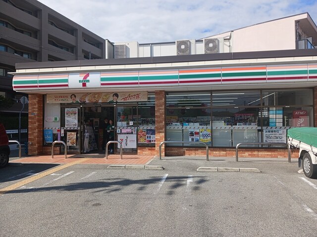 コンビニ　セブンイレブン（コンビニ）まで77m