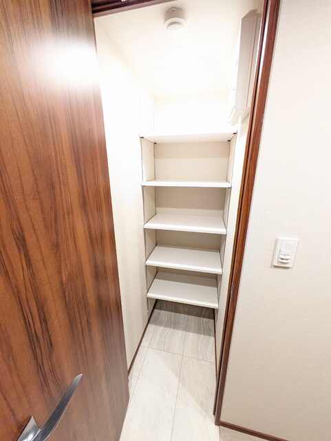 玄関　◆たっぷり収納できるシューズインクローク◆