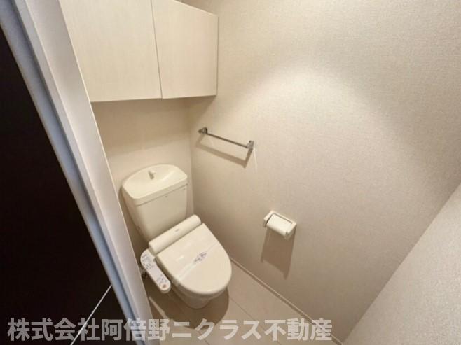 トイレ　内装は別部屋の参考写真です。