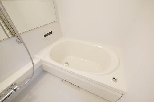 バス・シャワールーム　沸かし直しができて経済的な追焚機能付給湯です。