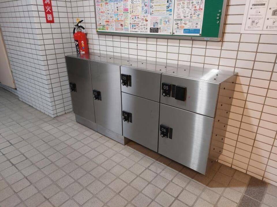 ロビー　宅配ボックス