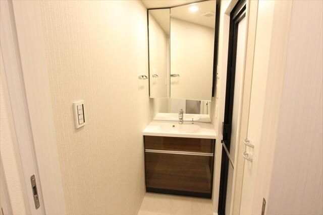 洗面設備　スペースが確保できる洗面所です