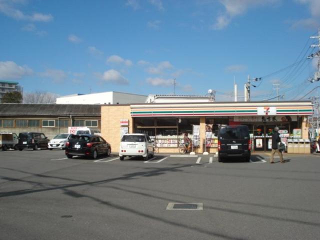 コンビニ　ファミリーマート北久宝寺一丁目店（コンビニ）まで284m