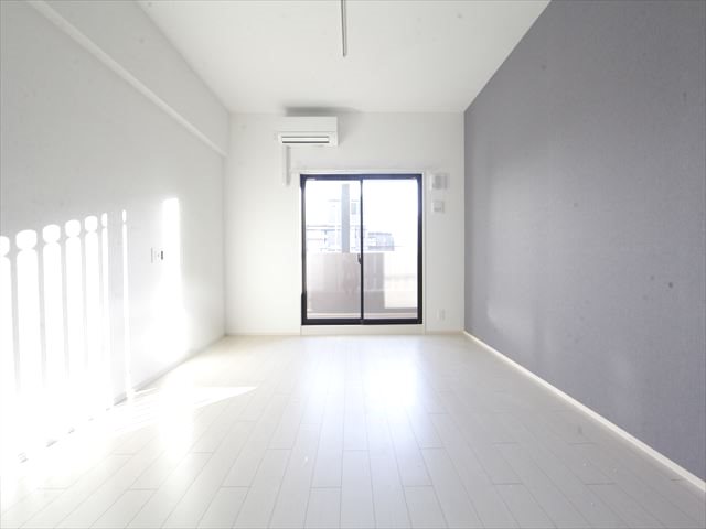 その他部屋・スペース　洋室10.0帖　エアコン付　バルコニーに面しています