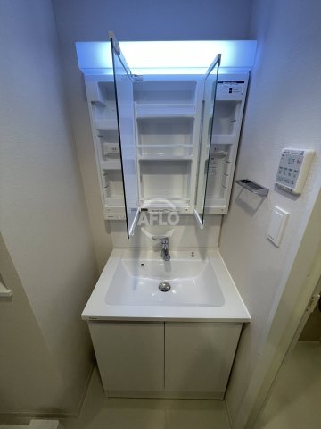 洗面設備　スプランディッド弁天町WEST　独立洗面台