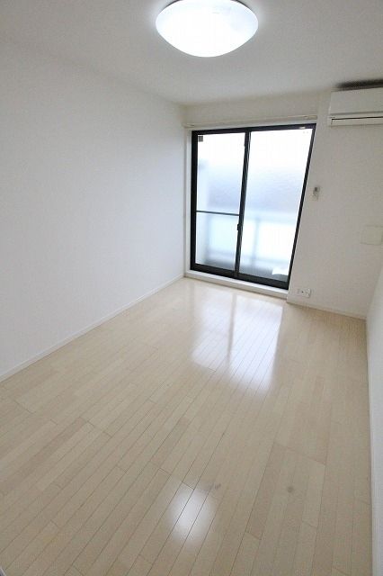 居室・リビング　★日当たりの良い洋室★