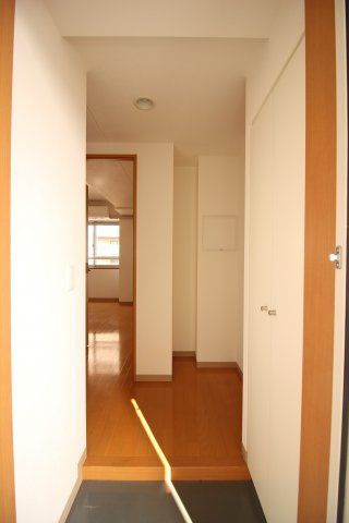 玄関　（別タイプ参考写真）キャビン ドゥ ルミエール　北区王子4