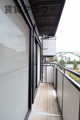 バルコニー　外からの目が気にならないバルコニーで洗濯物が干せます