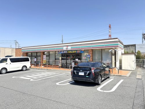コンビニ　セブンイレブン 下市場町６丁目店（コンビニ）まで553m