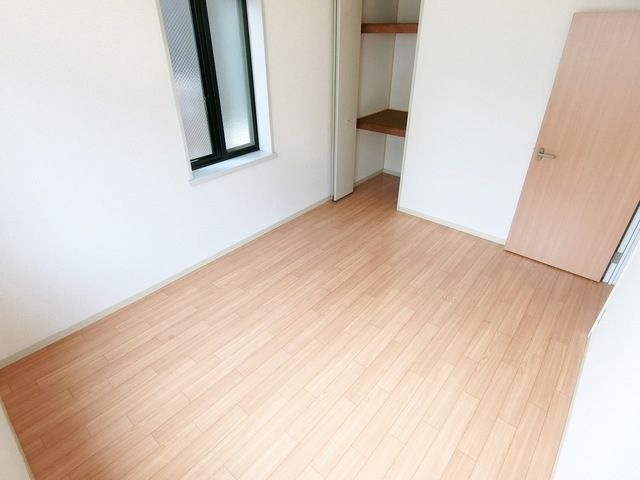 居室・リビング　☆明るい洋室☆