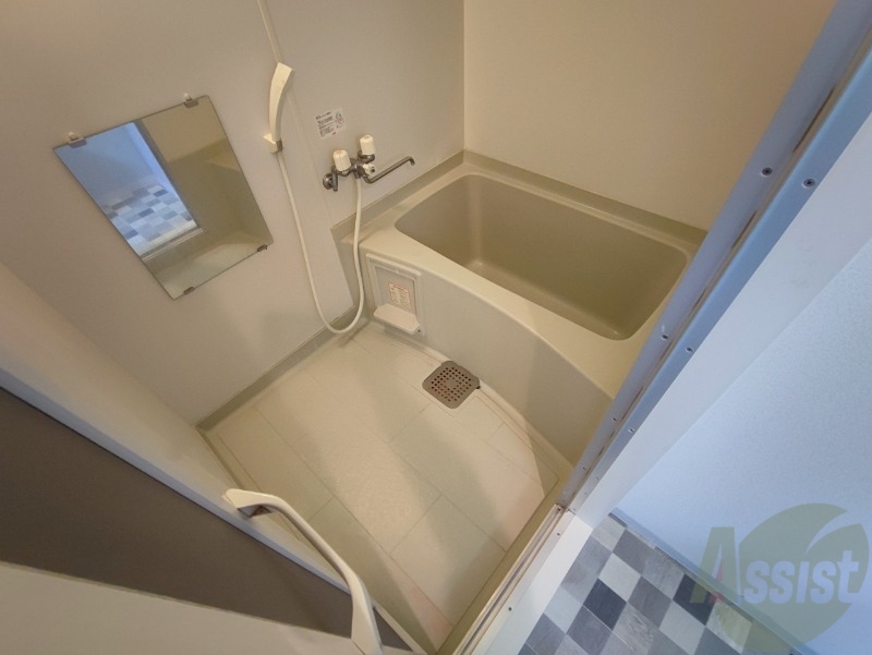 バス・シャワールーム　お風呂になります。一日の疲れを癒してくださいね。