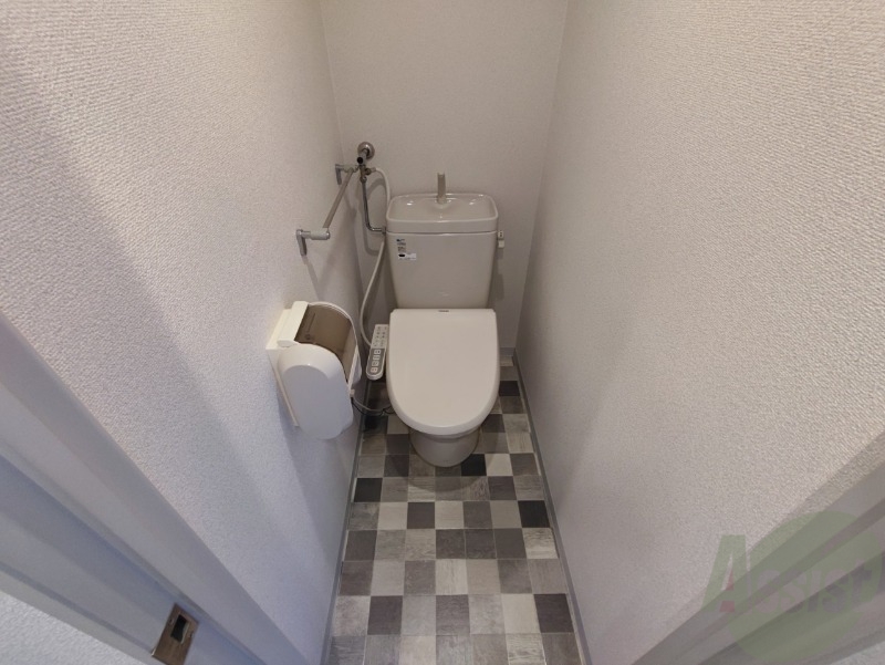 トイレ　ウォシュレット機能がついたトイレです。安心して使用できますね