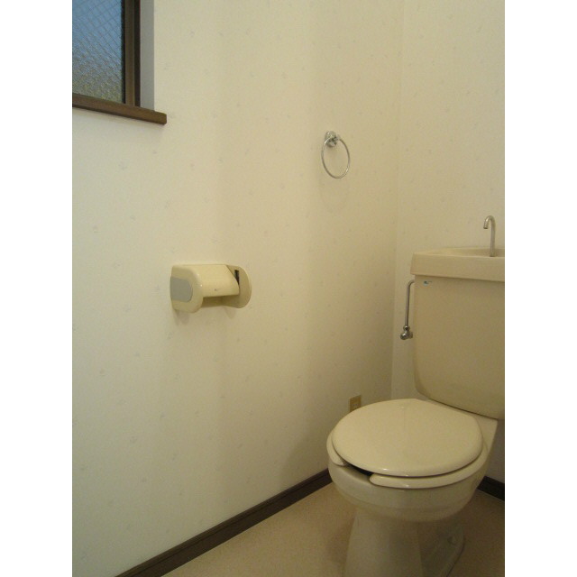 トイレ　トイレにも窓があります！