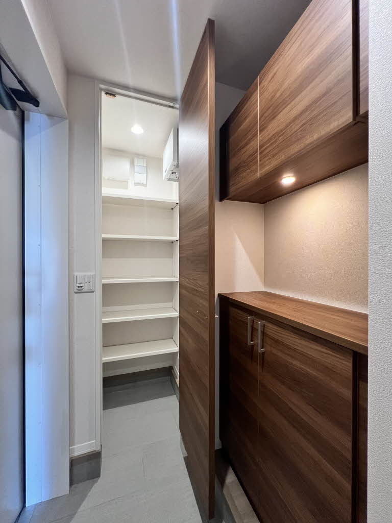 玄関　シューズBOX＆玄関収納付き♪