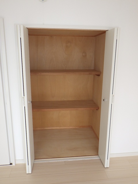 収納　棚がついて使いやすい収納です