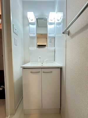 洗面設備　※同物件の別部屋です。