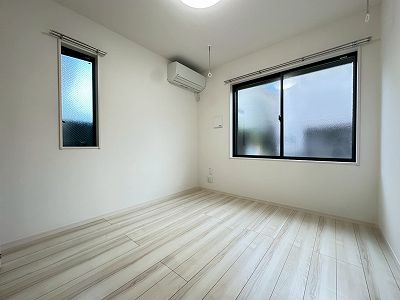 居室・リビング　※同物件の別部屋です。