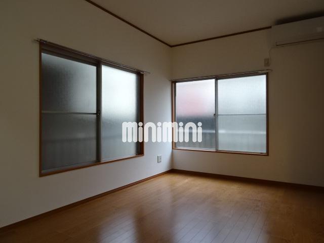 居室・リビング　二面採光の居室