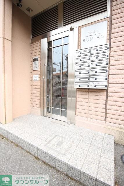 エントランス　きれいに整備されている共用部分