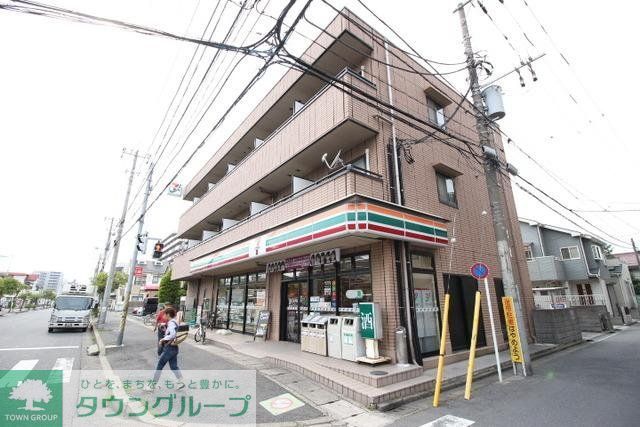 建物外観　1階部分にコンビニがあり、ちょっとした買い物に大変便利です