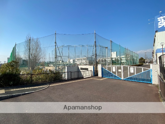 高校・高専　大阪府立枚岡樟風高等学校（高校・高専）まで972m