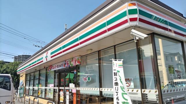 コンビニ　セブンイレブン横浜新吉田東１丁目店（コンビニ）まで450m