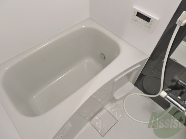 バス・シャワールーム　こちらはお風呂。一日の疲れをここで癒してください。