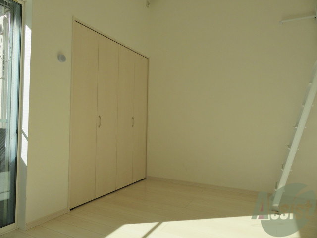 居室・リビング　６．１帖の洋室です。広々として、きれいですね。