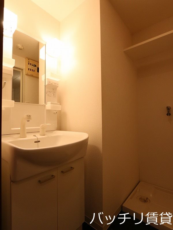洗面設備　写真は同タイプの別室参考写真になります。