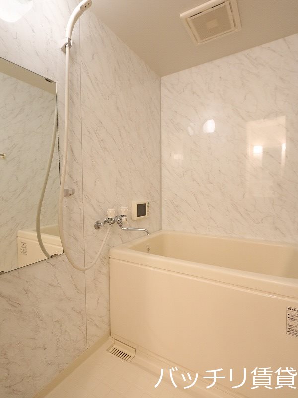 バス・シャワールーム　写真は同タイプの別室参考写真になります。