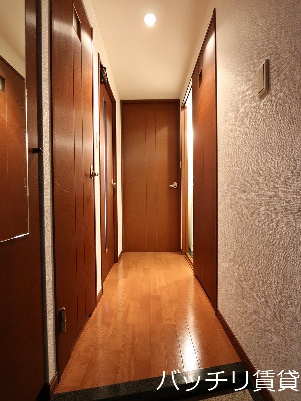 玄関　写真は同タイプの別室参考写真になります。