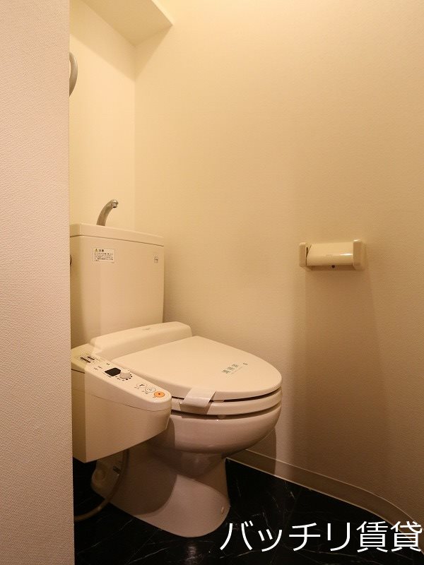 トイレ　写真は同タイプの別室参考写真になります。