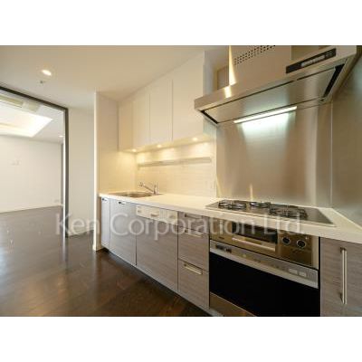 キッチン　同タイプ47階のお部屋を撮影。仕様が異なることがあります。