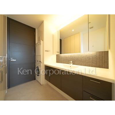 洗面設備　同タイプ47階のお部屋を撮影。仕様が異なることがあります。