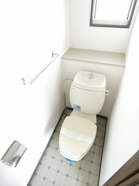 トイレ　写真は201号室です(参考)