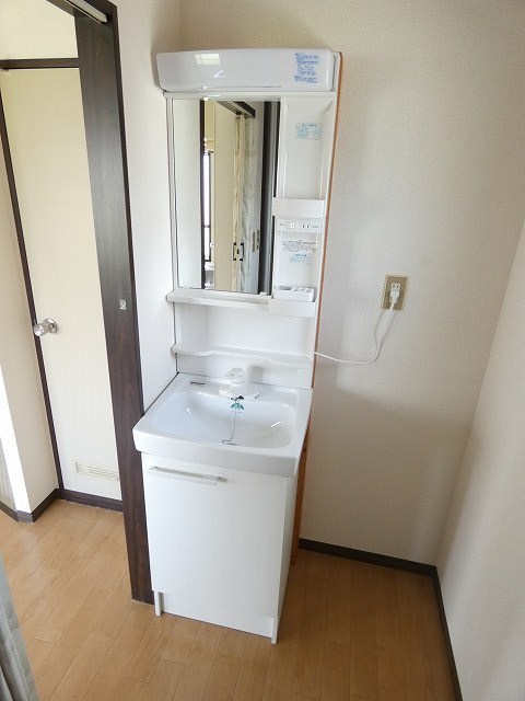 洗面設備　写真は201号室です(参考)