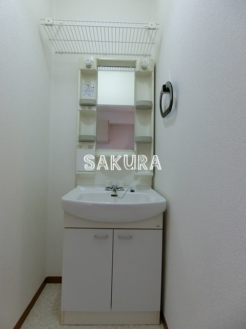 洗面設備　身支度に便利な洗面台！