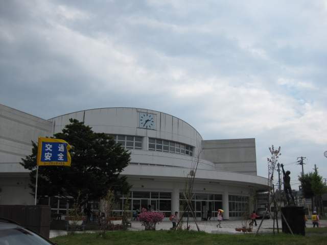 小学校　平岡中央小学校（小学校）まで551m